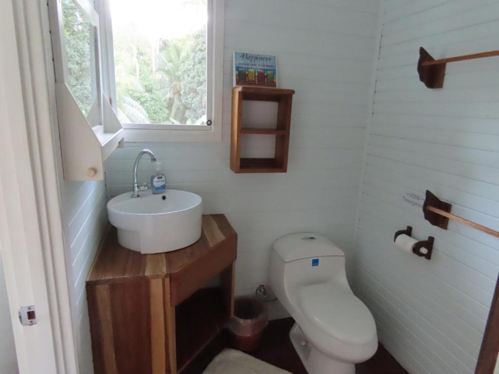 Sand Dollar Beach Bed & Breakfast Bocas del Toro Exterior photo