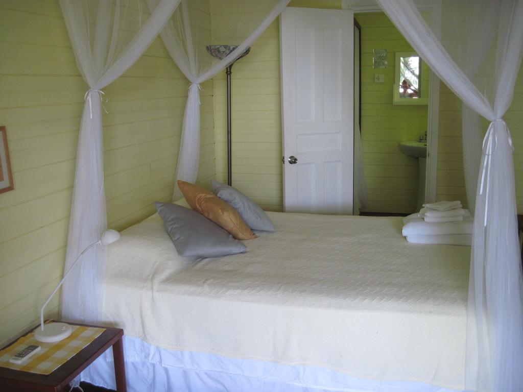 Sand Dollar Beach Bed & Breakfast Bocas del Toro Room photo